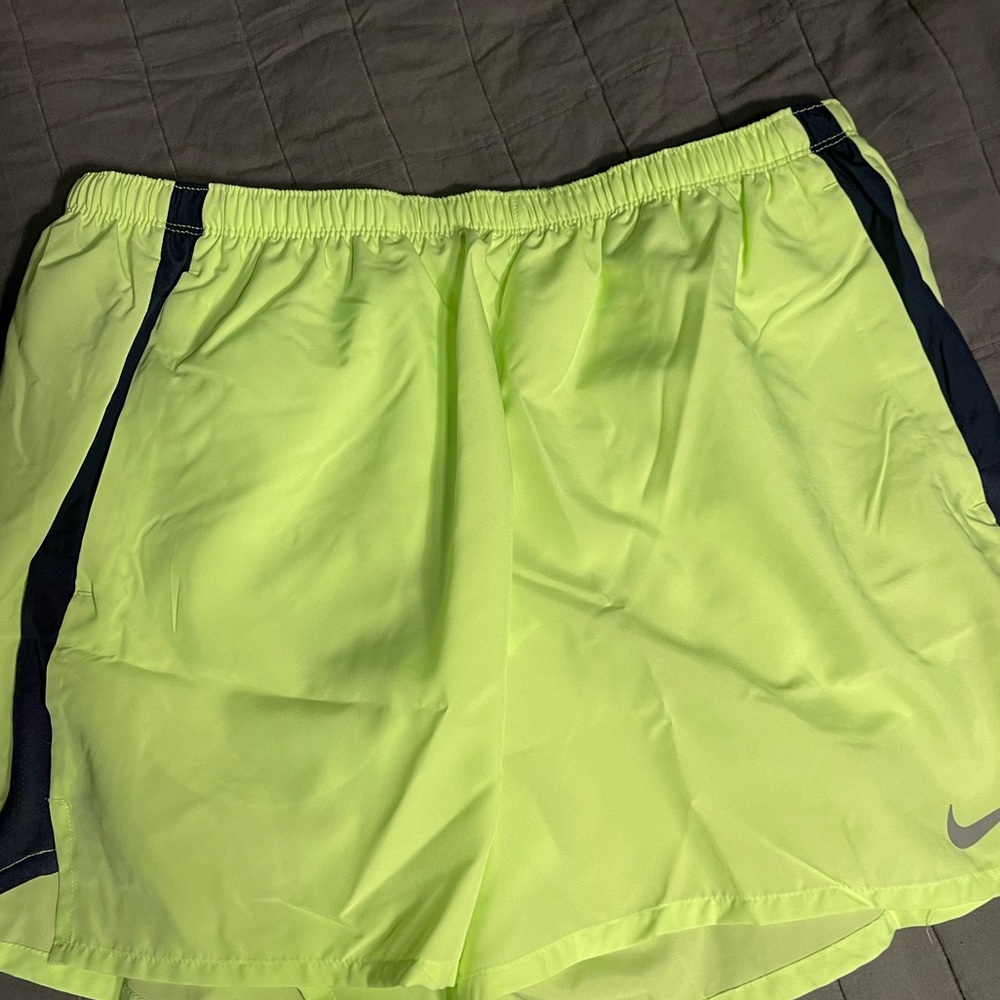 Neon Green XL NIKE SHORTS 🩳 5” SEAMS